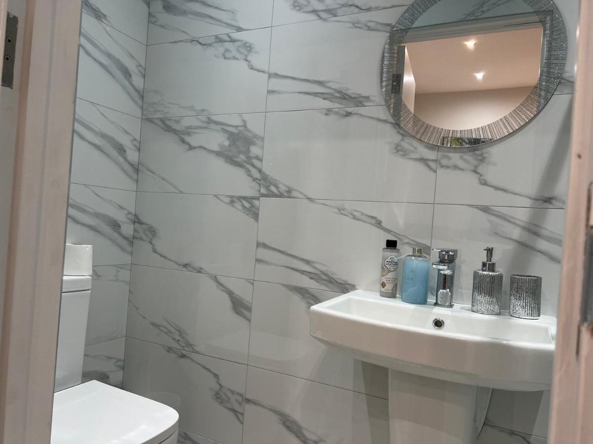 The Grande Residence - Close To Central London & Next To Northfield Tube Station Hanwell ภายนอก รูปภาพ